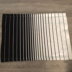 Set of 6 Crate & Barrel Placemats w/ Napkins